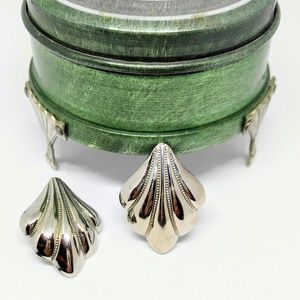 VINTAGE-Pretty Silver Earrings-Art Nouveau